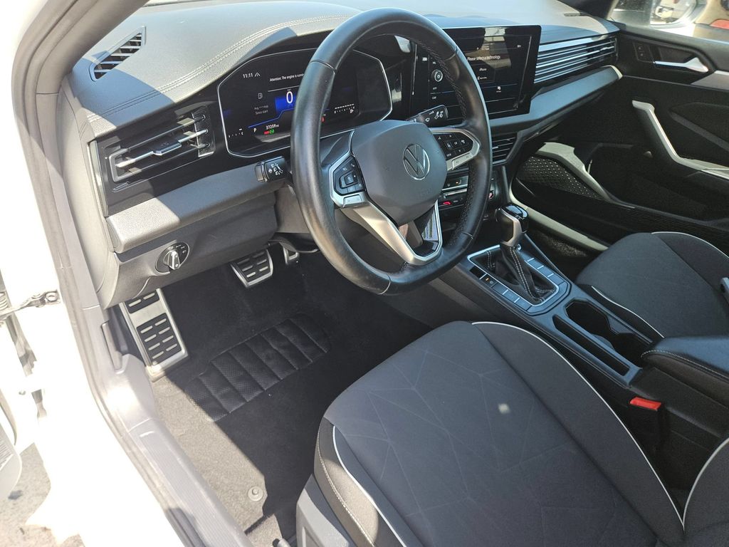 Thumbnail: 2025 Volkswagen Jetta - 15