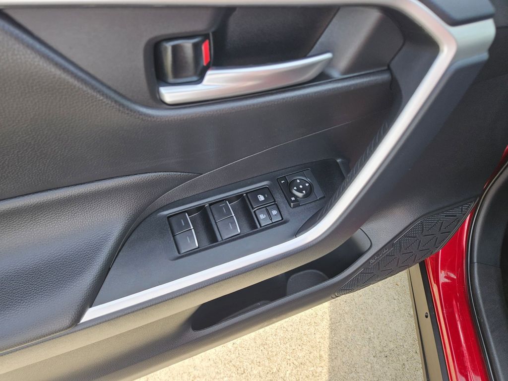 Thumbnail: 2025 Toyota RAV4 - 15