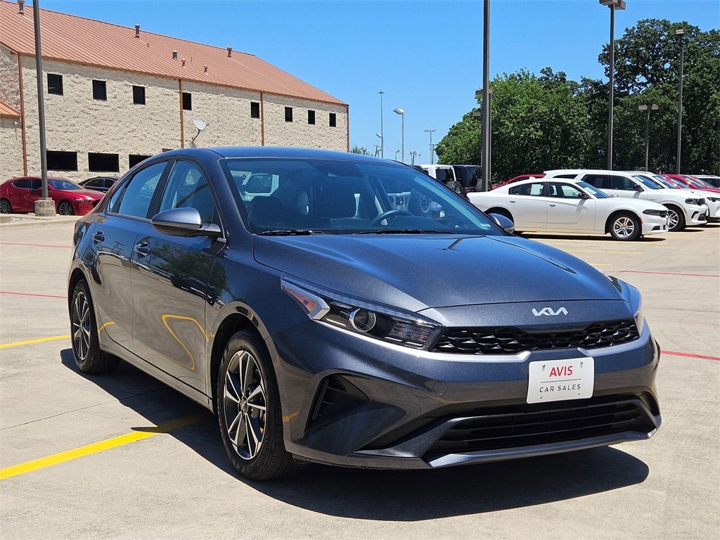 Thumbnail: 2024 Kia Forte - 3