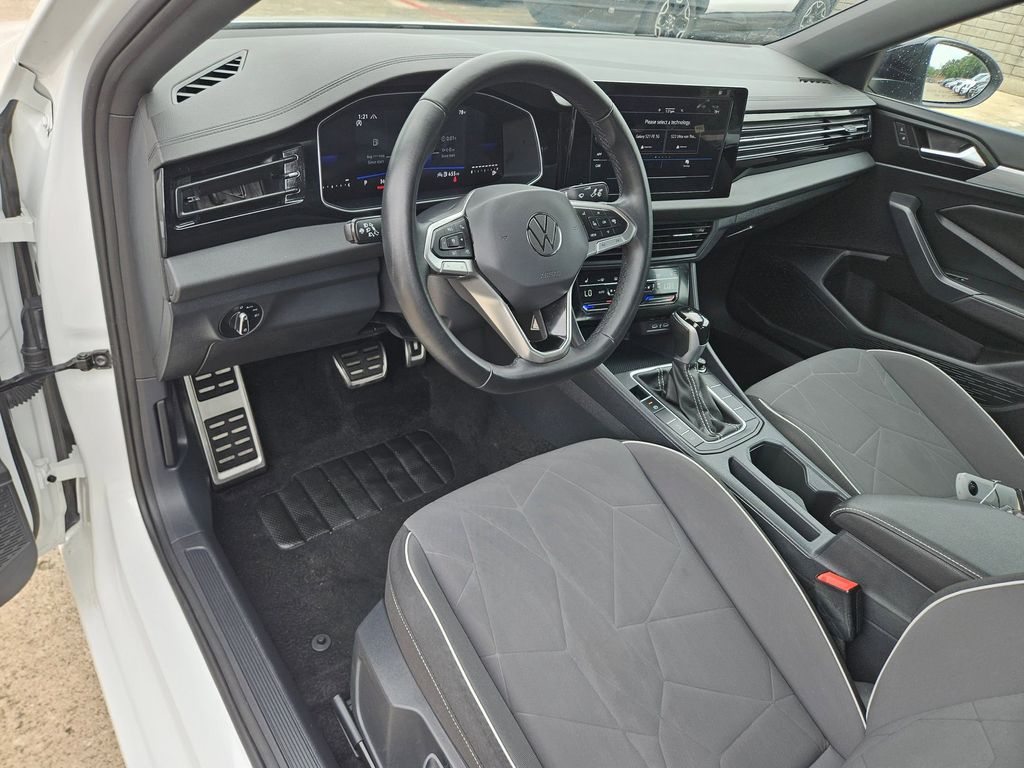 Thumbnail: 2025 Volkswagen Jetta - 13