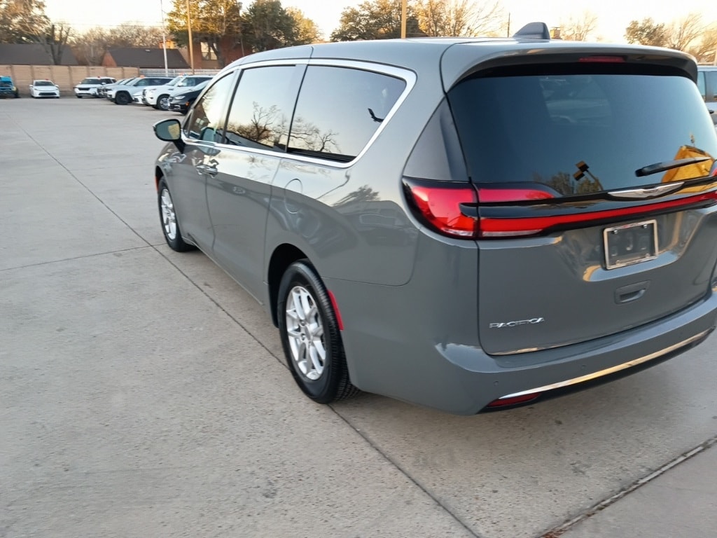 Thumbnail: 2025 Chrysler Pacifica - 12