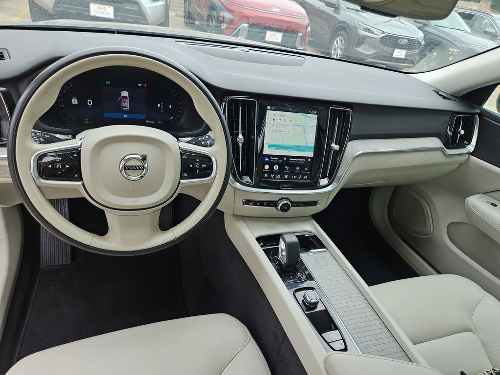 Thumbnail: 2025 Volvo S60 - 16