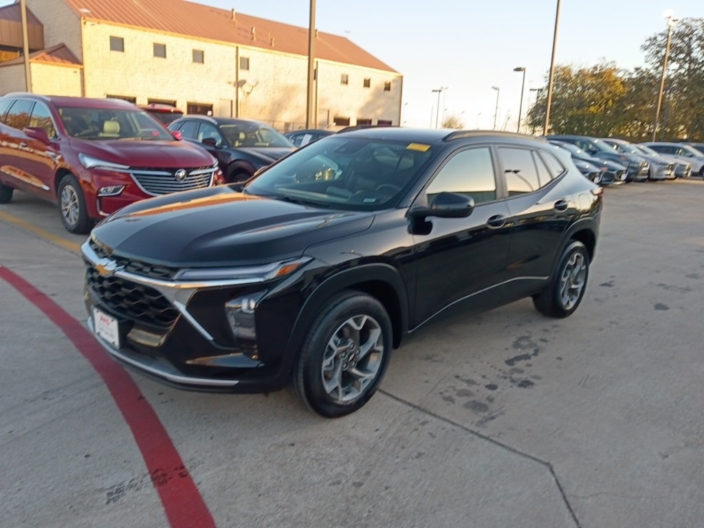 2025 Chevrolet Trax LT's photo