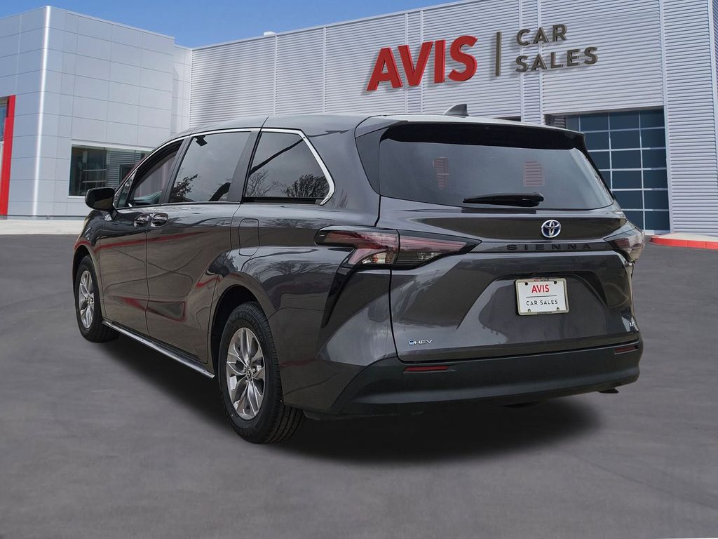 Thumbnail: 2025 Toyota Sienna - 3