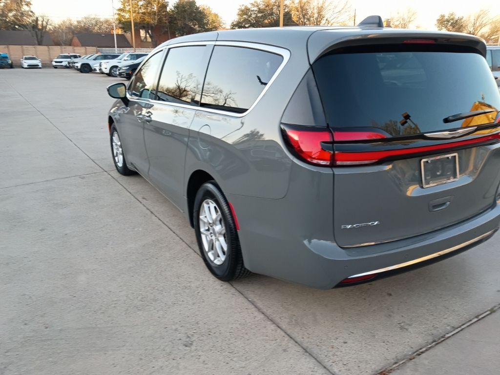 Thumbnail: 2025 Chrysler Pacifica - 12