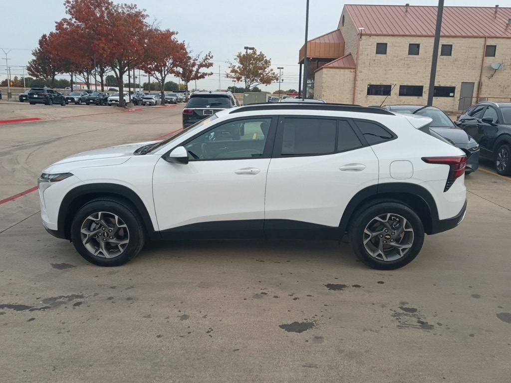 Thumbnail: 2025 Chevrolet Trax - 4