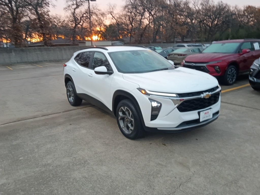 Thumbnail: 2025 Chevrolet Trax - 6