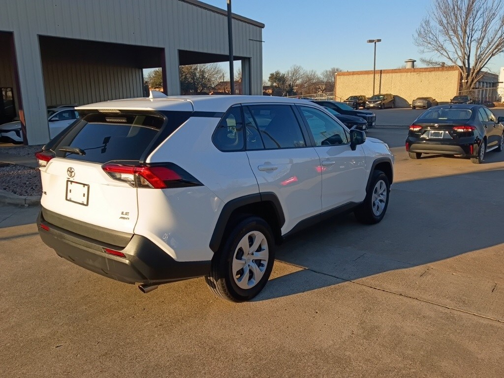 Thumbnail: 2025 Toyota RAV4 - 6