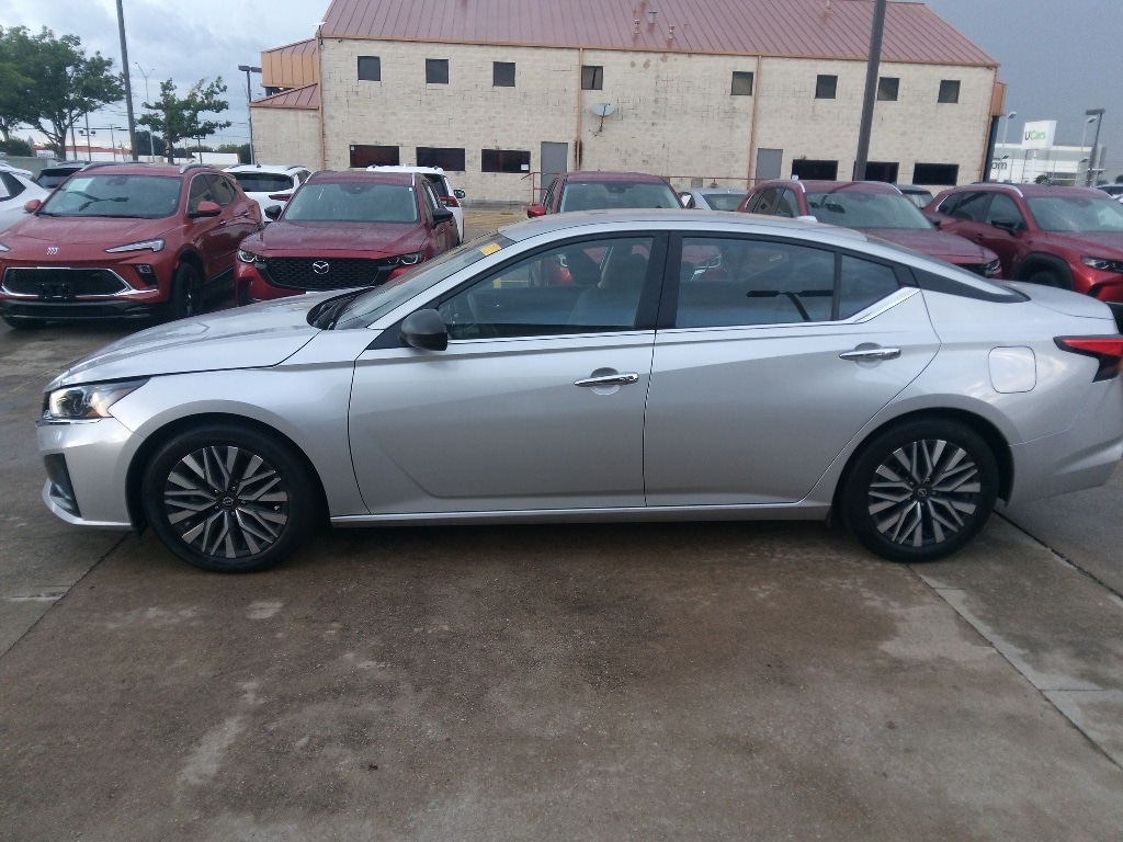 Thumbnail: 2024 Nissan Altima - 8