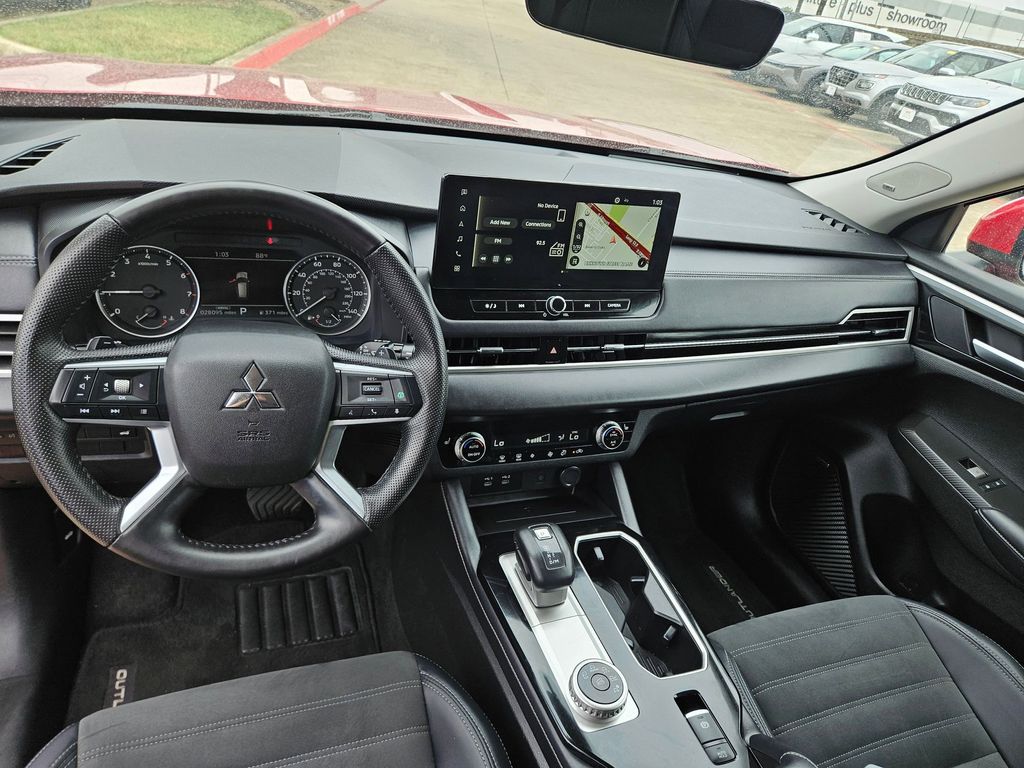 Thumbnail: 2025 Mitsubishi Outlander - 16