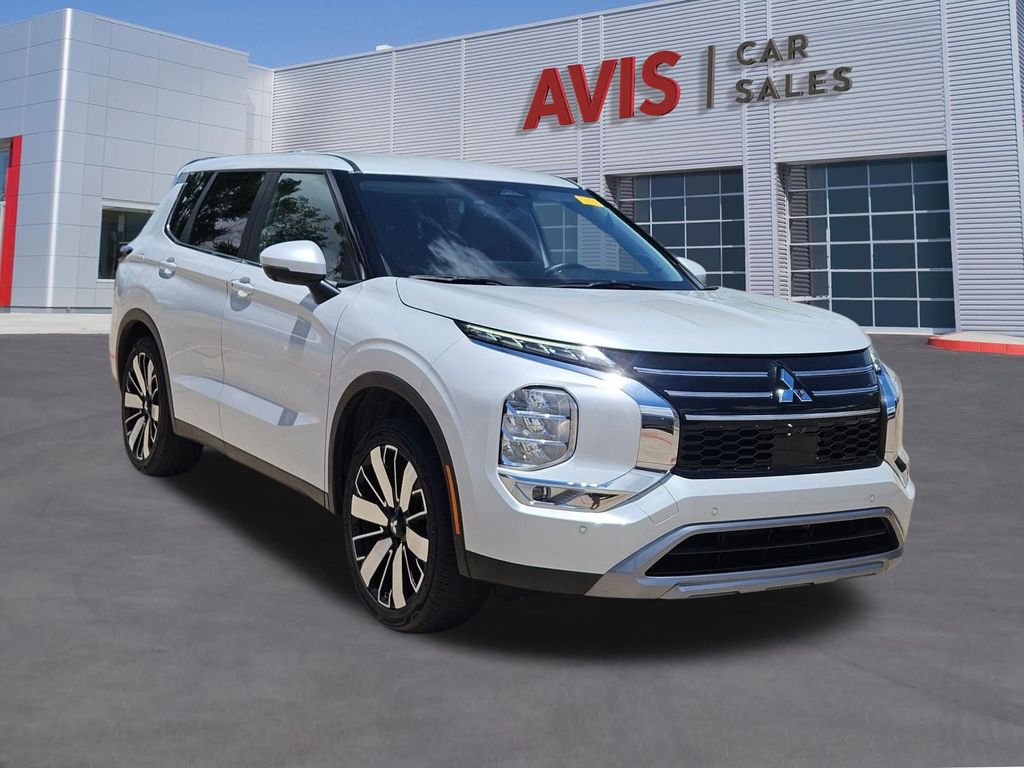 Thumbnail: 2025 Mitsubishi Outlander - 9