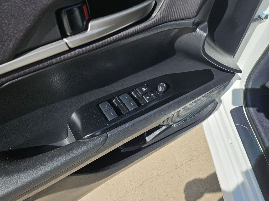 Thumbnail: 2025 Toyota Camry - 15