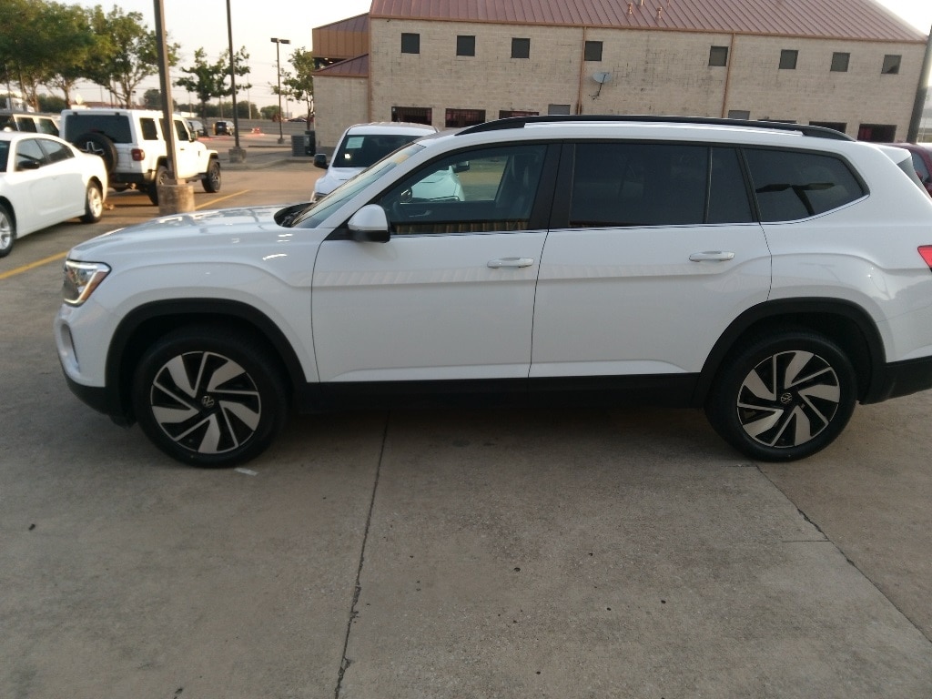 Thumbnail: 2024 Volkswagen Atlas - 3