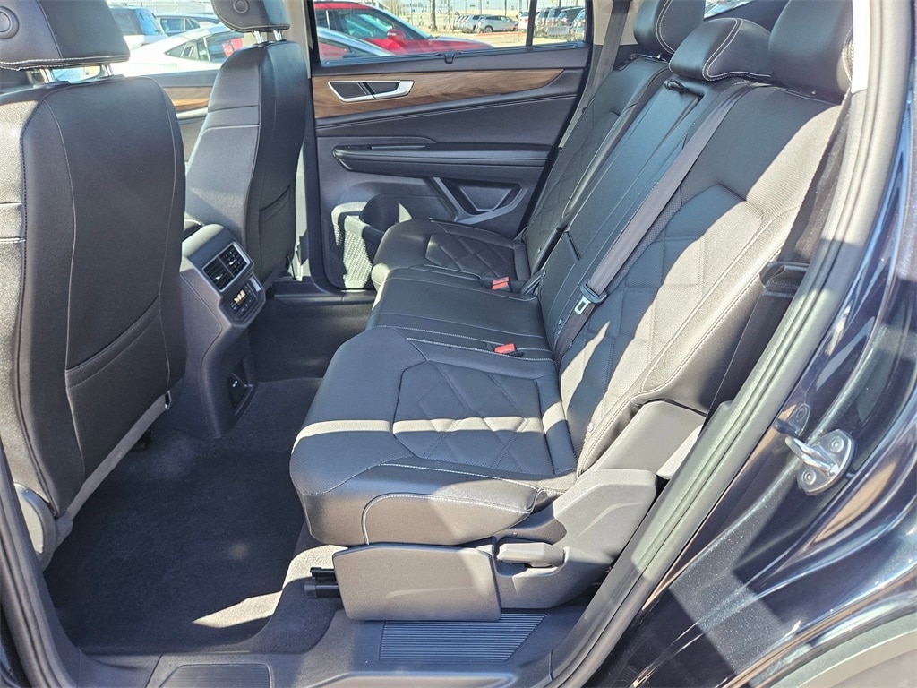 Thumbnail: 2025 Volkswagen Atlas - 25