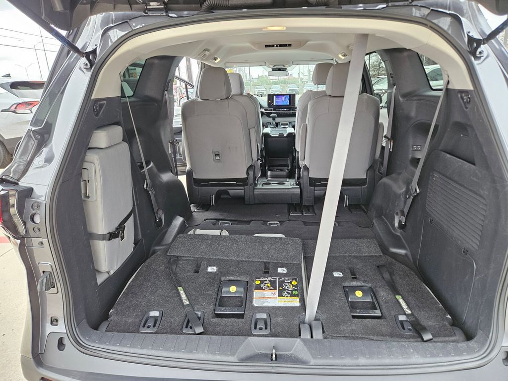 Thumbnail: 2025 Toyota Sienna - 24