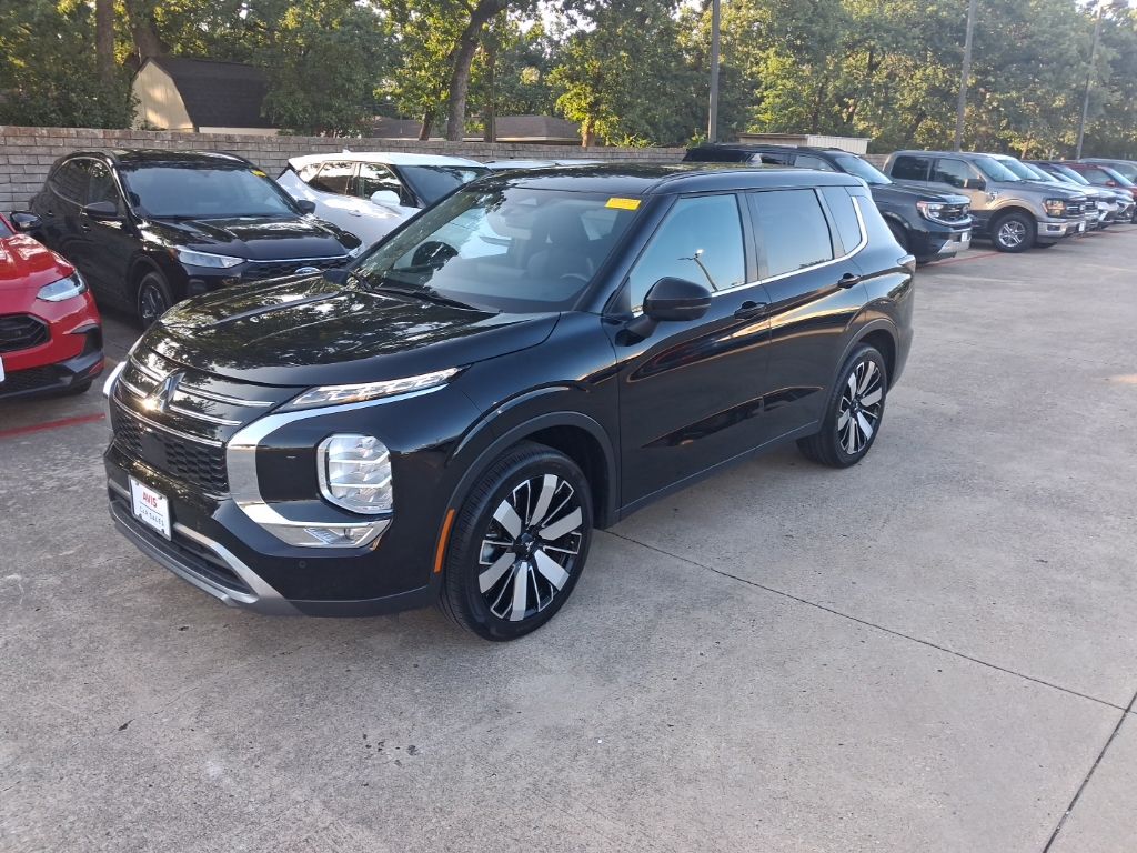 2025 Mitsubishi Outlander's photo