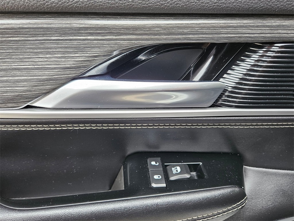 Thumbnail: 2022 Jeep Wagoneer - 22
