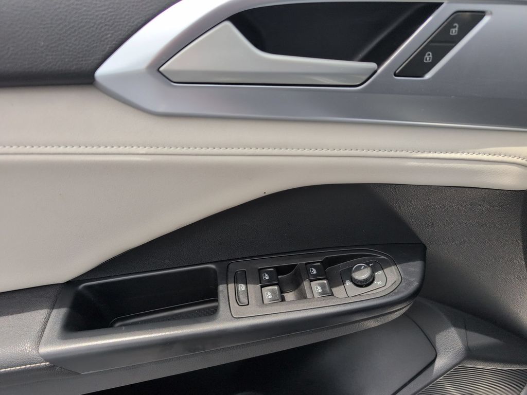 2025 Volkswagen Taos SE - Photo 13