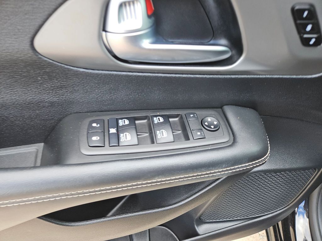 Thumbnail: 2025 Chrysler Pacifica - 14