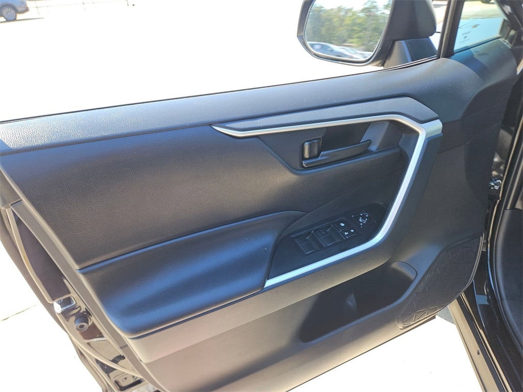 Thumbnail: 2025 Toyota RAV4 - 11