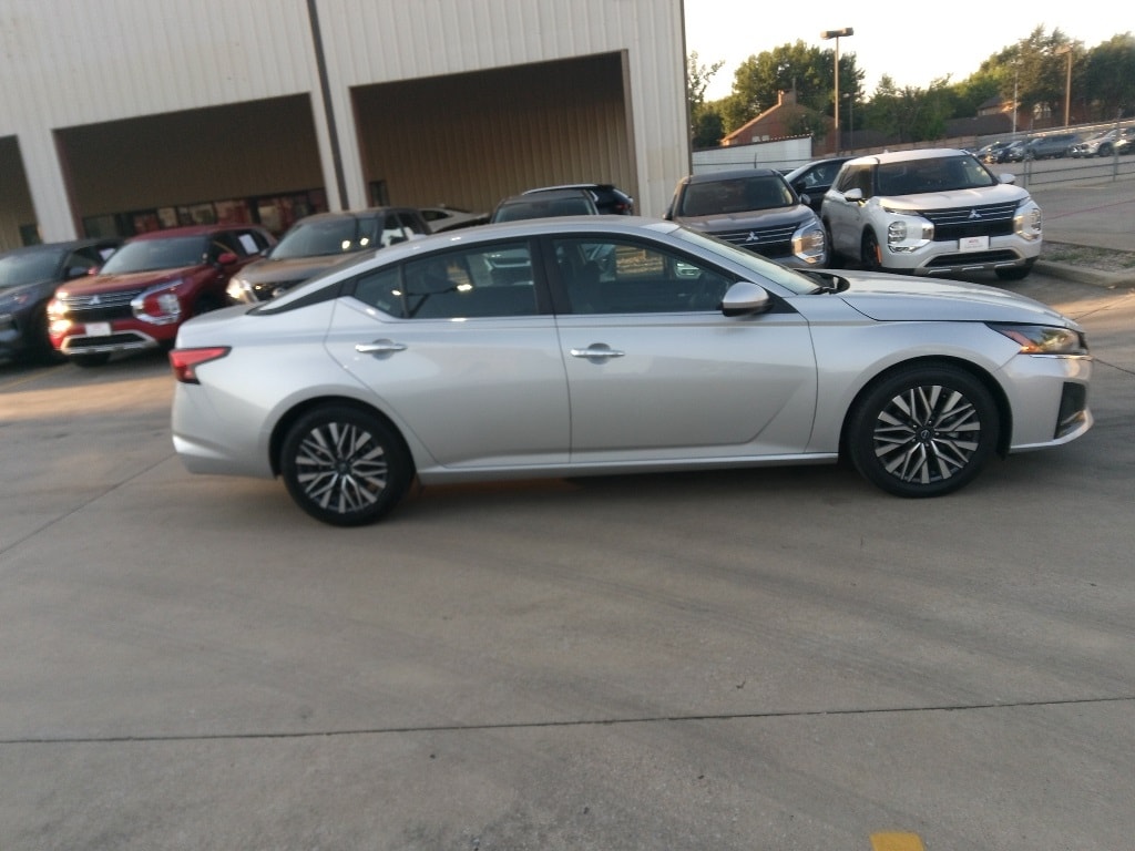 Thumbnail: 2024 Nissan Altima - 4