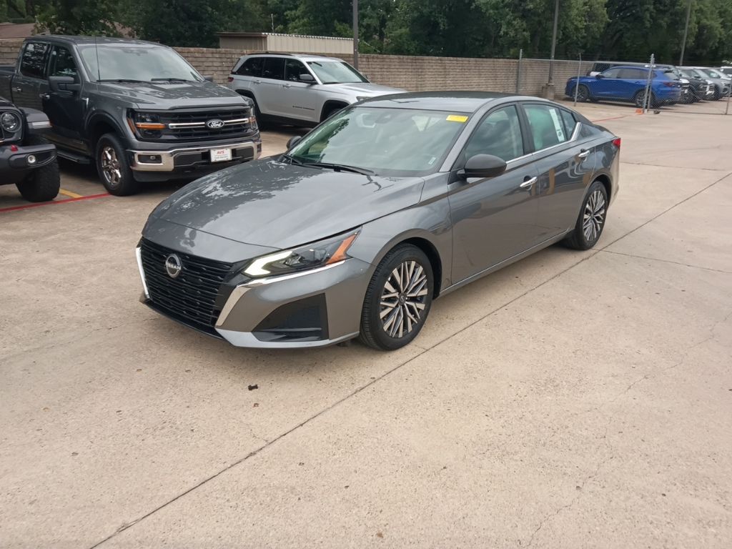 2025 Nissan Altima's photo
