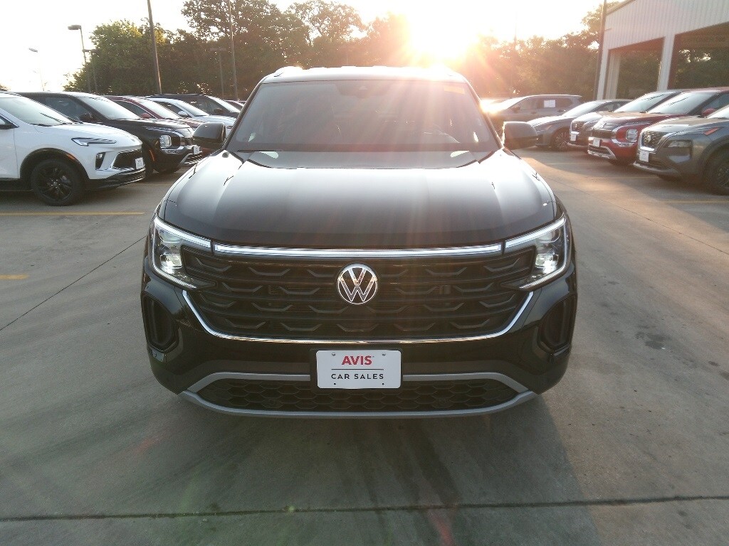 Certified 2025 Volkswagen Atlas Cross Sport 2.0T SE w/Technology SUV