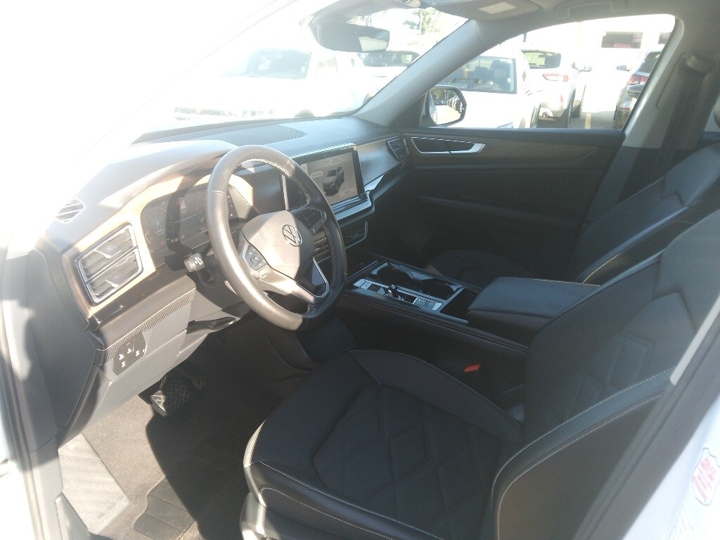 Certified 2025 Volkswagen Atlas 2.0T SE w/Technology SUV