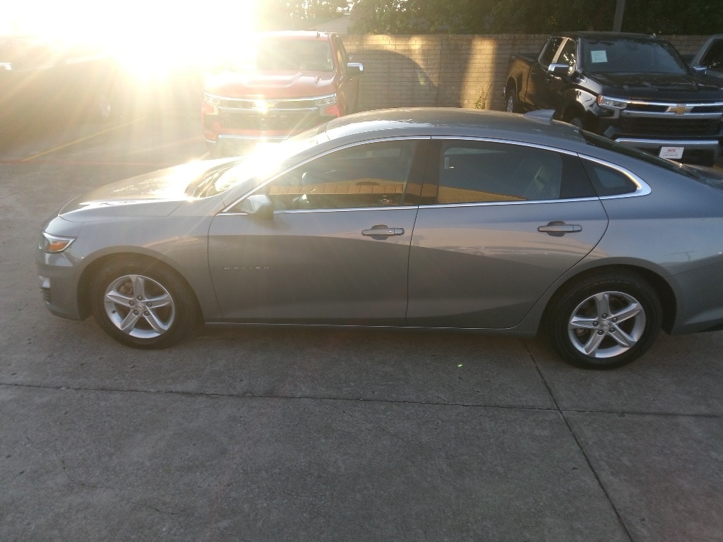 Thumbnail: 2023 Chevrolet Malibu - 3