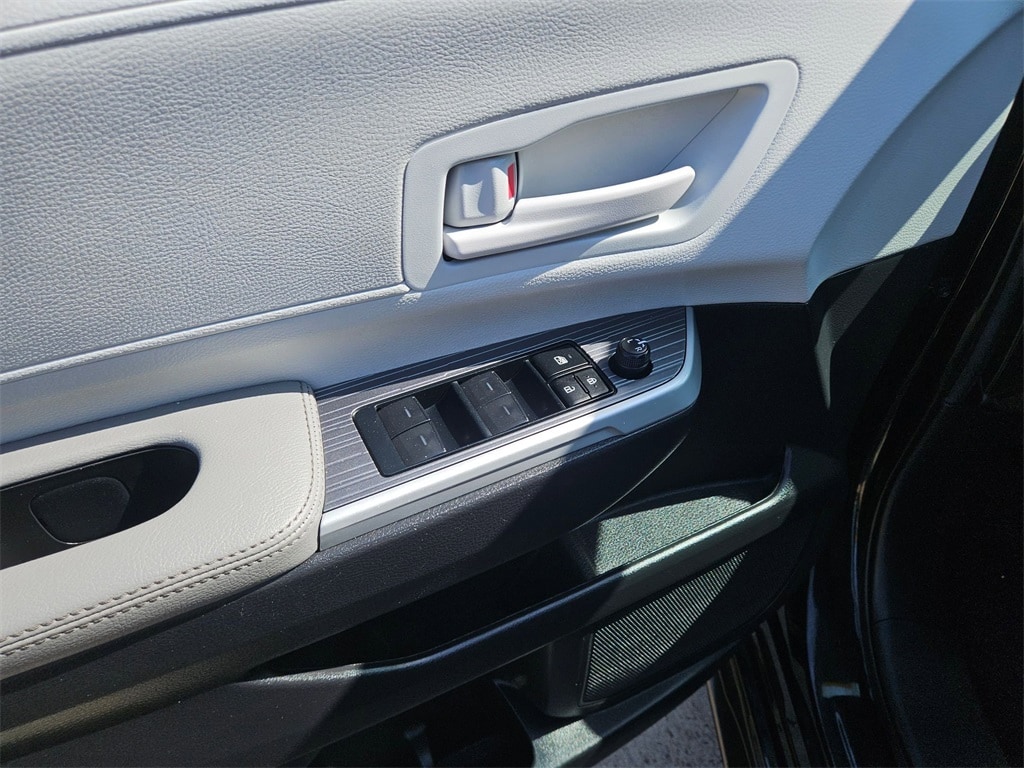 Thumbnail: 2025 Toyota Sienna - 15