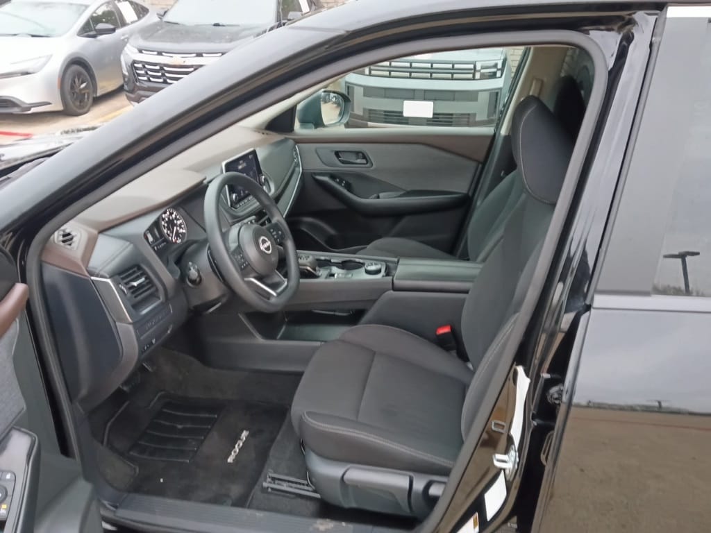 Thumbnail: 2023 Nissan Rogue - 9