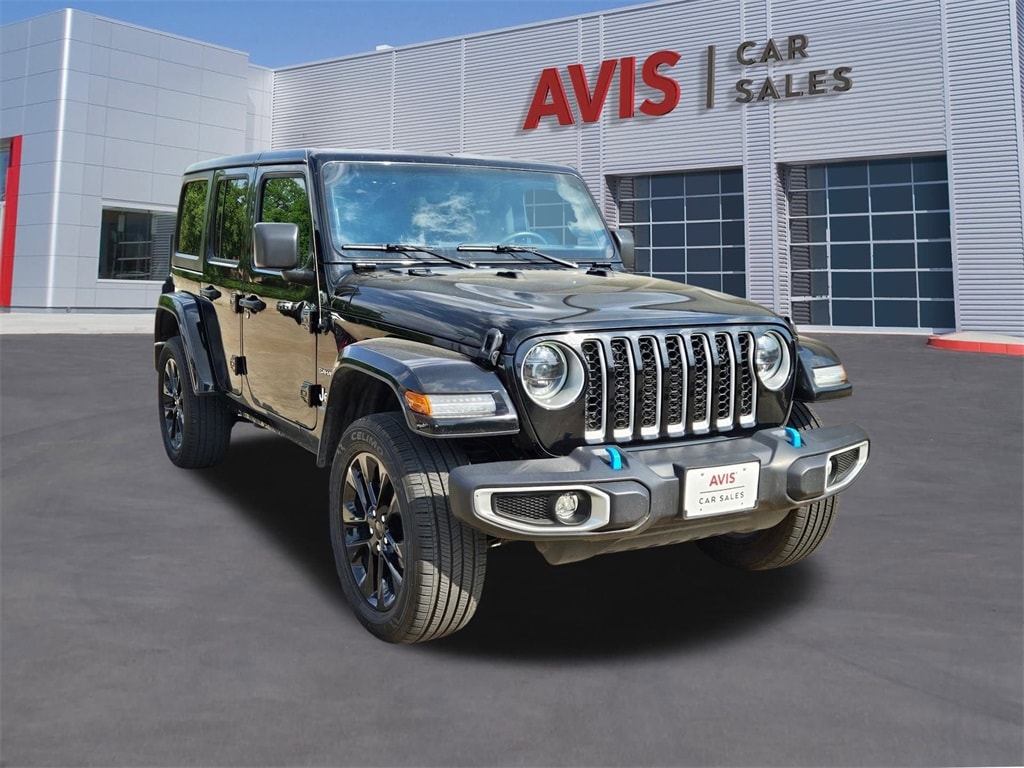 2023 Jeep Wrangler Sahara 3