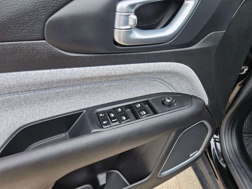 Thumbnail: 2025 Jeep Compass - 15