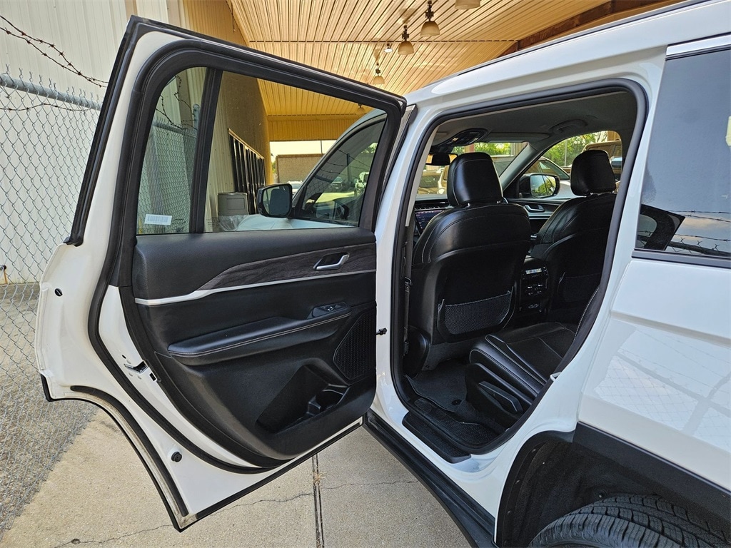 2023 Jeep Grand Cherokee Limited Edition 22