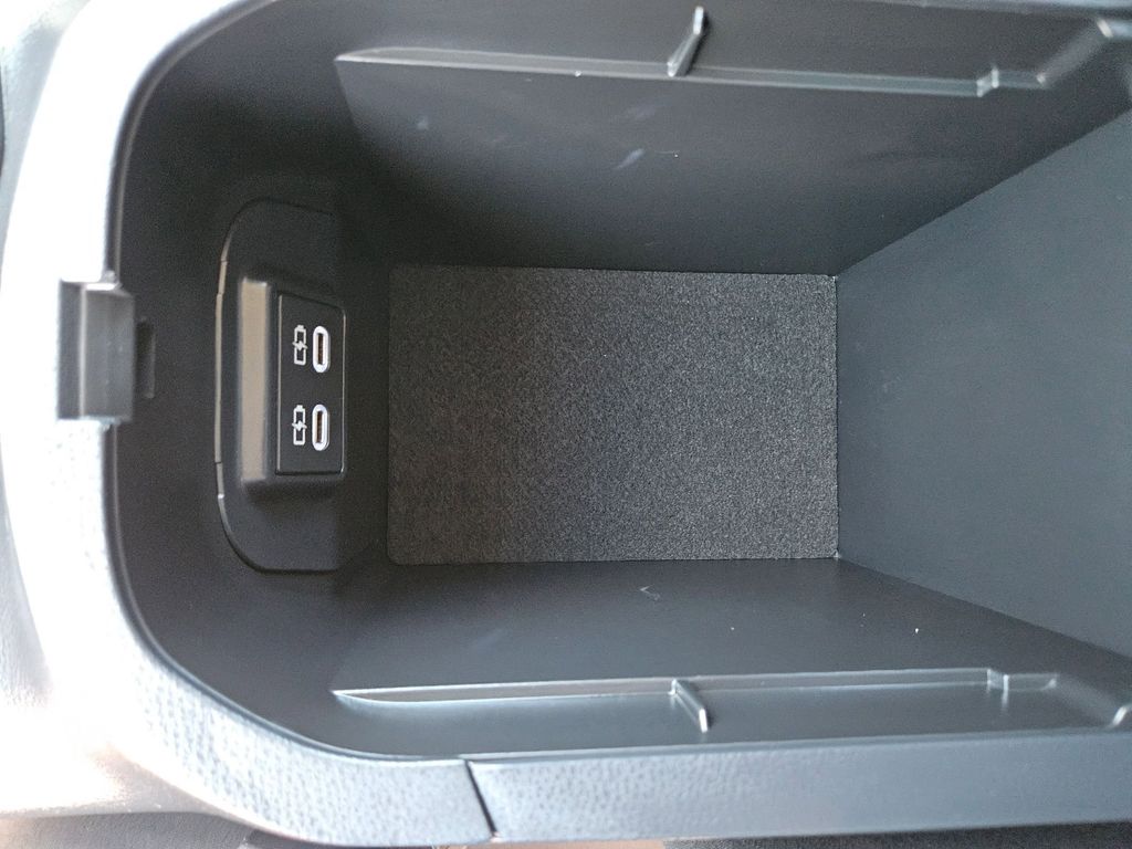 Thumbnail: 2025 Toyota RAV4 - 29