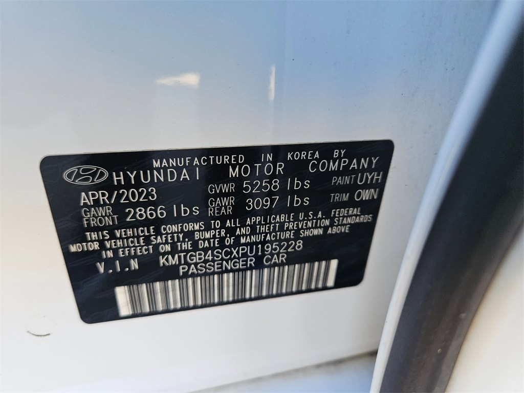 Thumbnail: 2023 Genesis G80 - 30