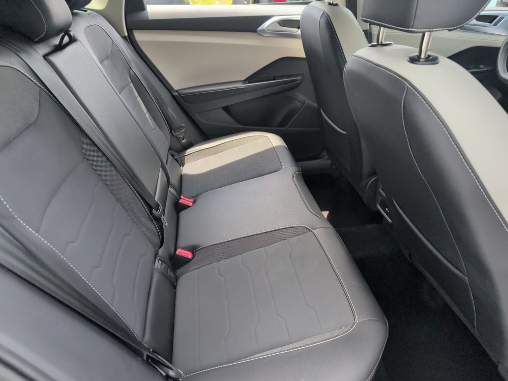 2025 Volkswagen Taos SE - Photo 29