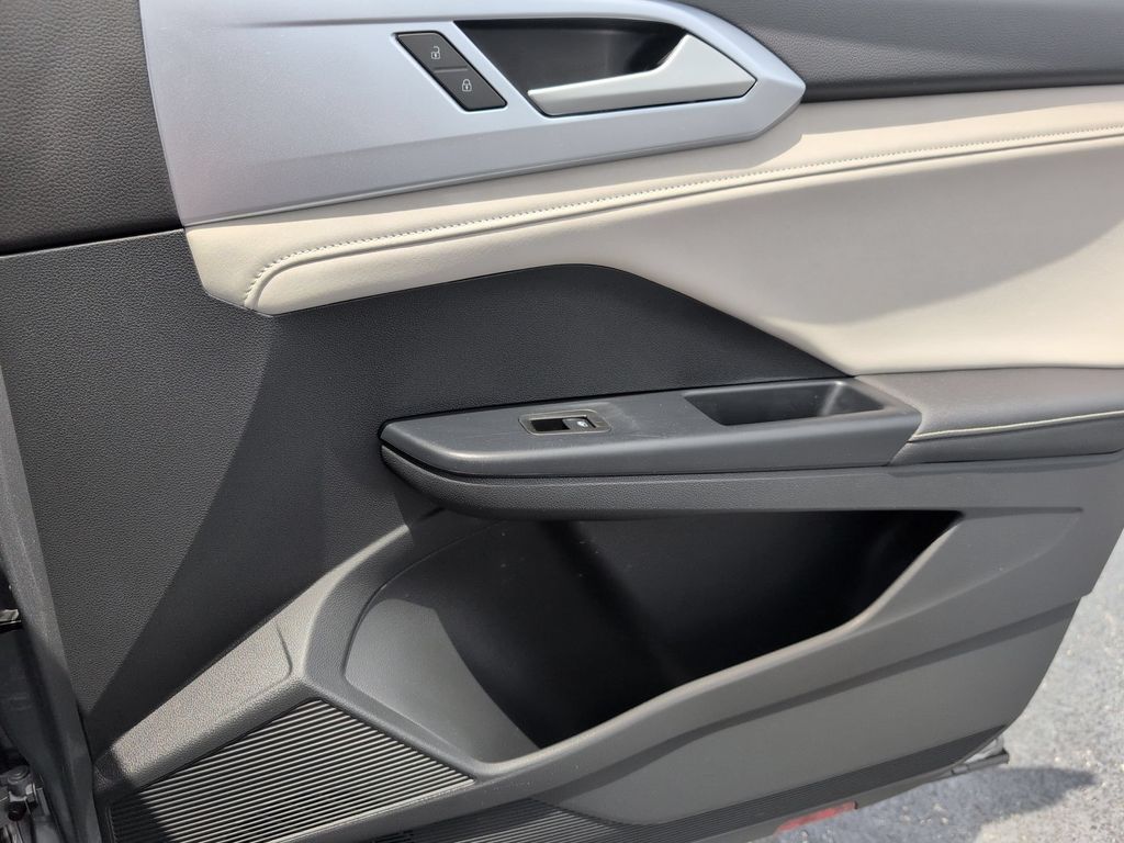 2025 Volkswagen Taos SE - Photo 32
