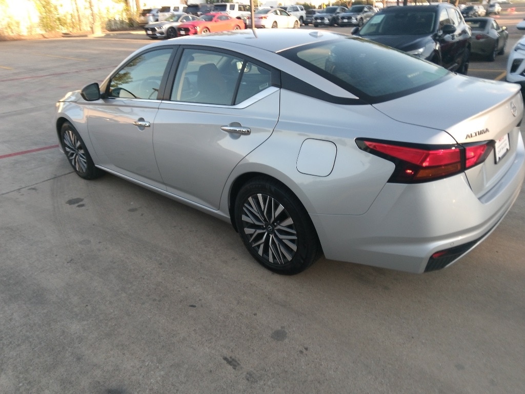 Thumbnail: 2024 Nissan Altima - 3