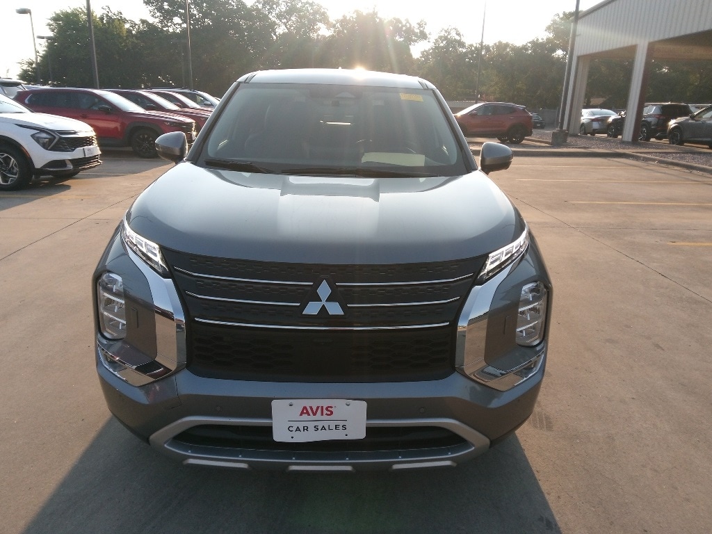 Thumbnail: 2024 Mitsubishi Outlander - 3