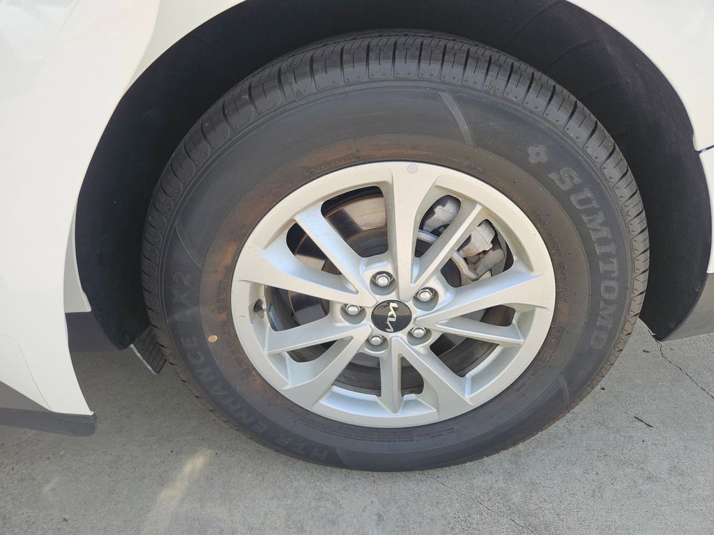 Thumbnail: 2024 Kia Carnival - 26