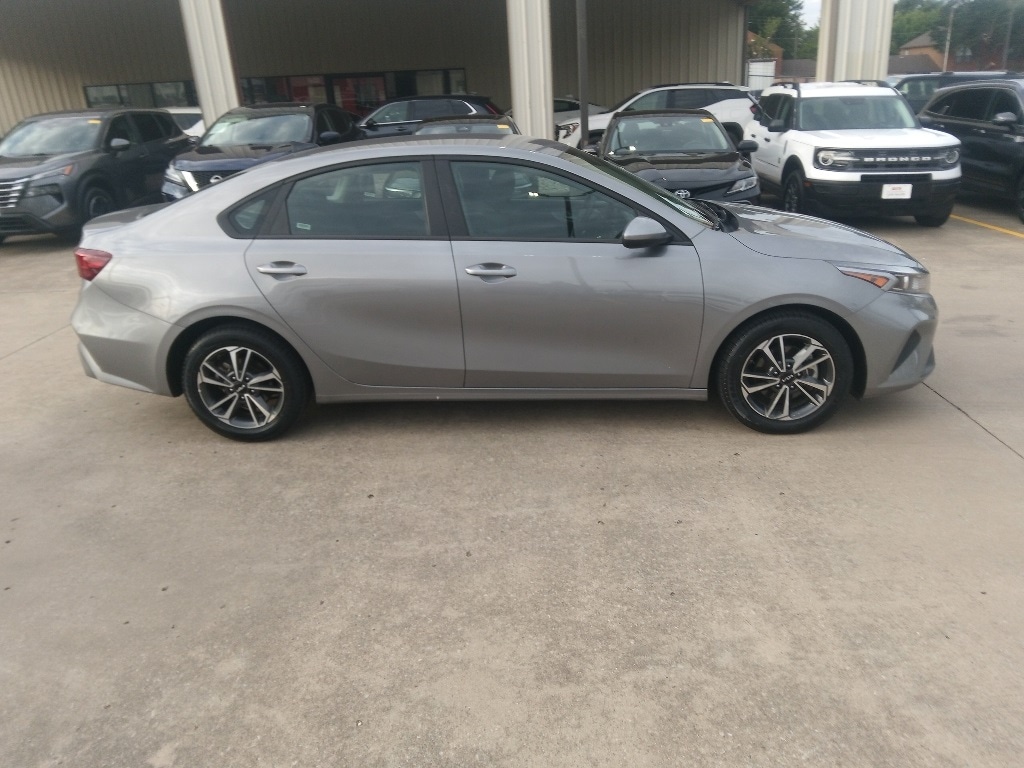 Thumbnail: 2024 Kia Forte - 7