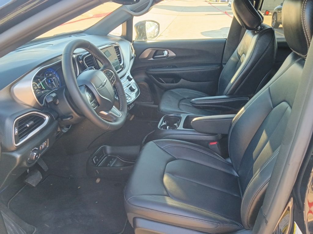 Thumbnail: 2025 Chrysler Pacifica - 4