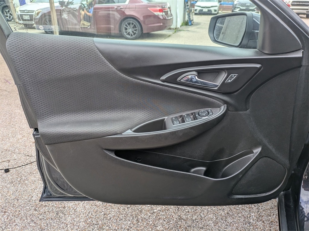 Thumbnail: 2023 Chevrolet Malibu - 11