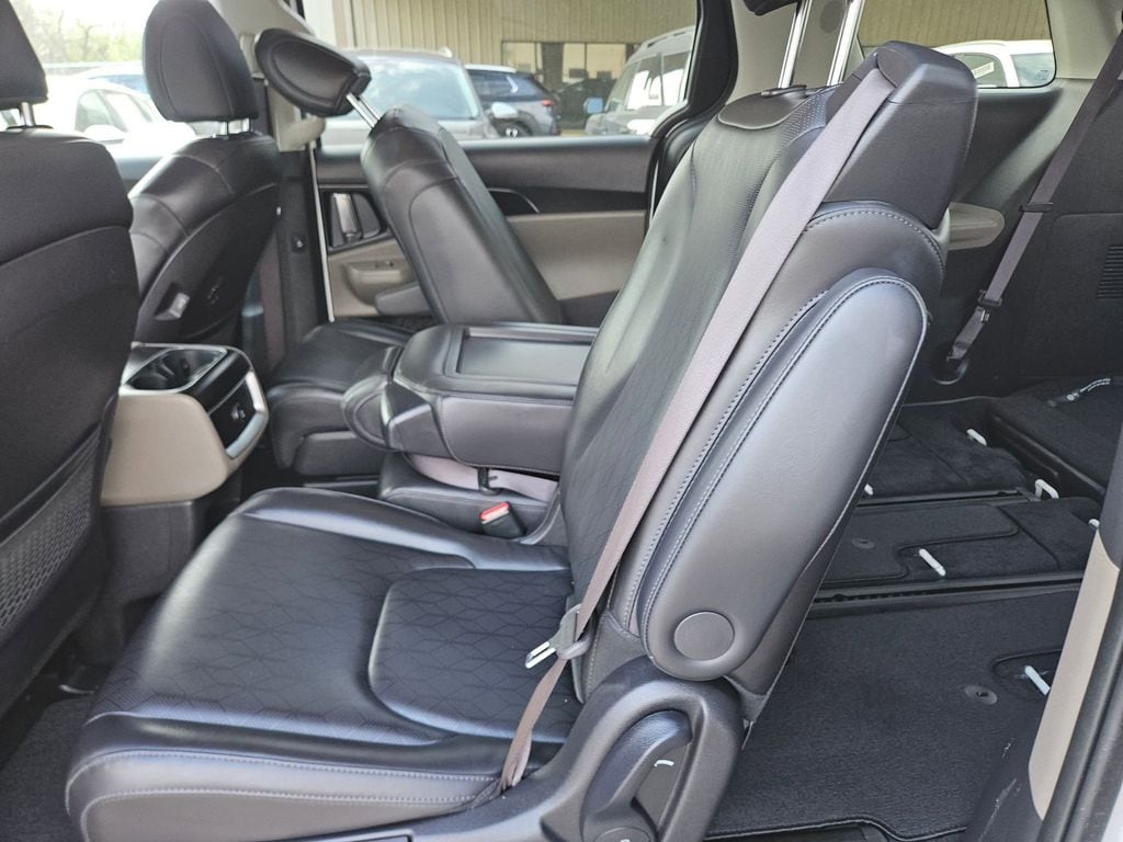 Thumbnail: 2025 Kia Carnival - 27