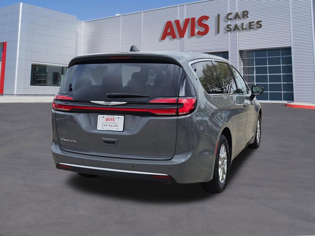Thumbnail: 2025 Chrysler Pacifica - 6