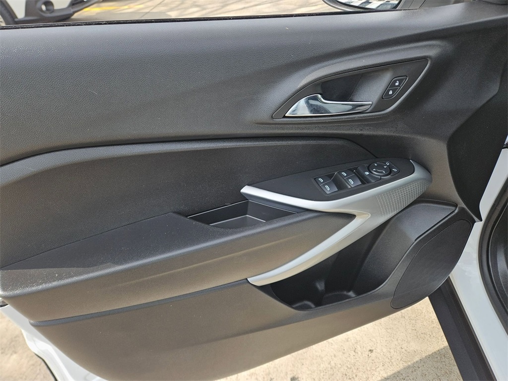 Thumbnail: 2025 Chevrolet Trax - 14