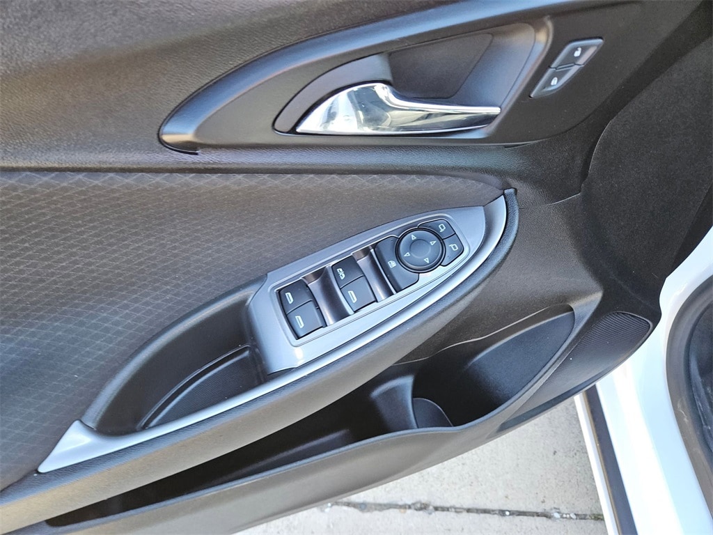 Thumbnail: 2023 Chevrolet Malibu - 14