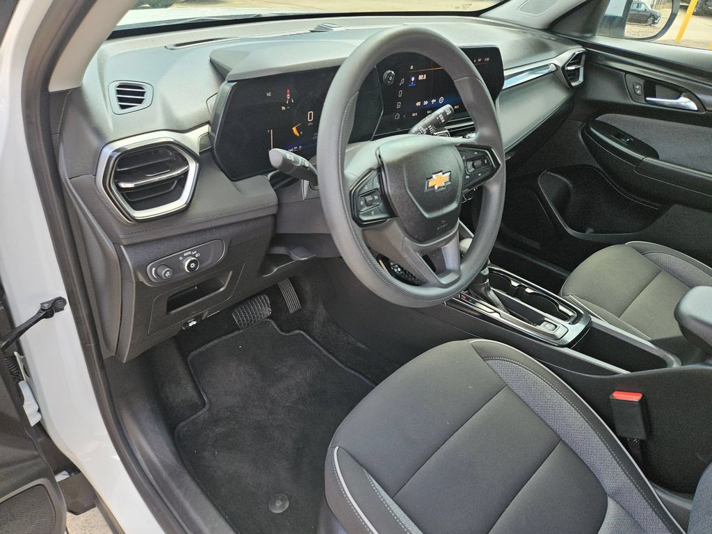 Thumbnail: 2025 Chevrolet TrailBlazer - 15