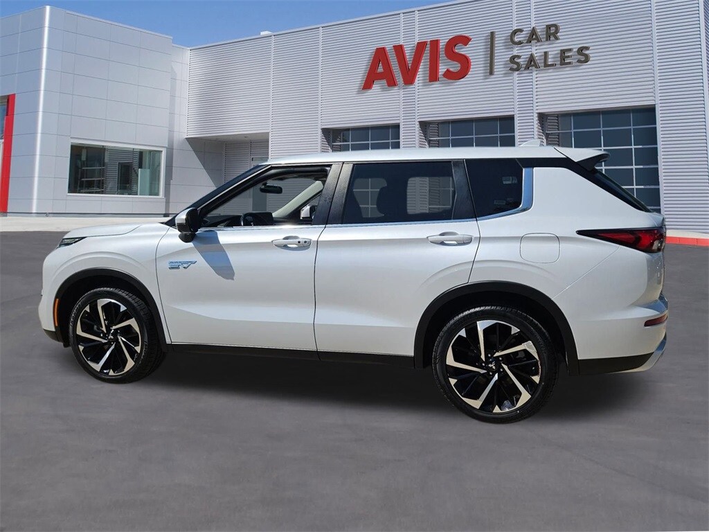 Thumbnail: 2023 Mitsubishi Outlander - 10